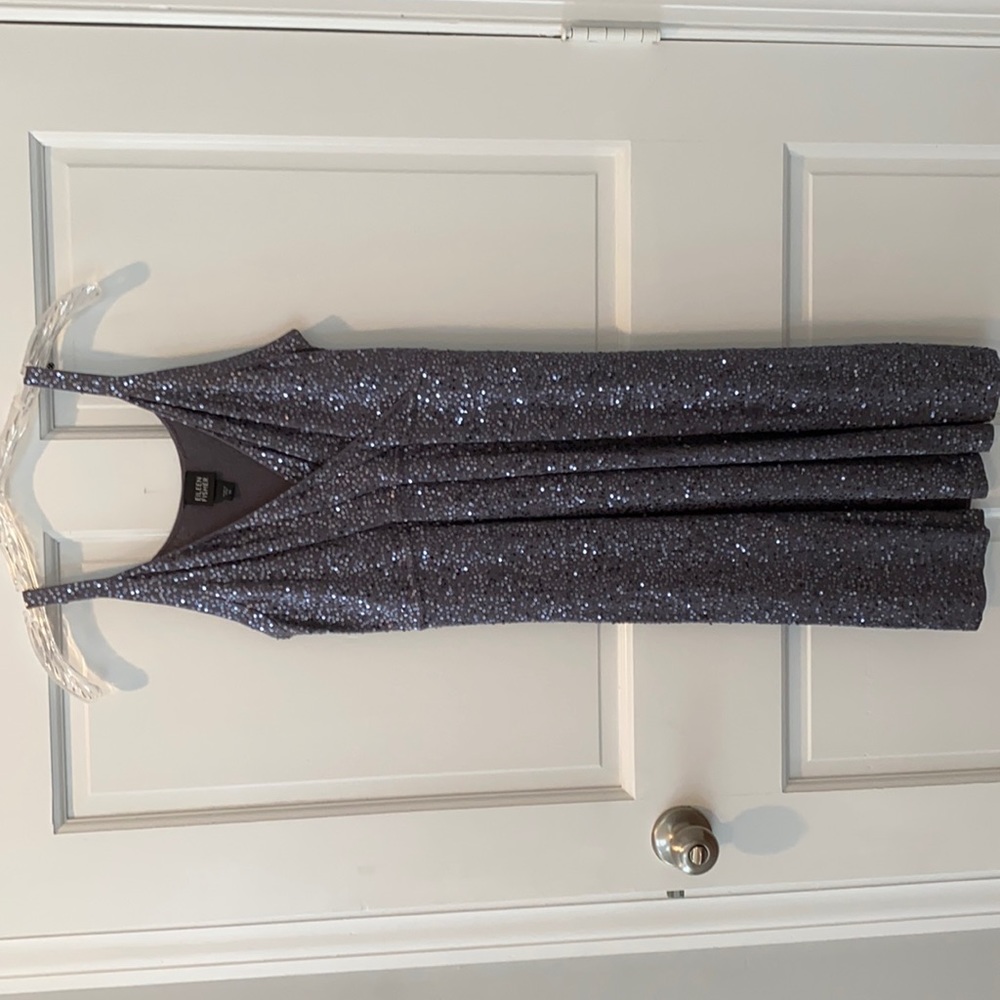 Sparking and incredibly comfy! Sequined low-cut knit dress